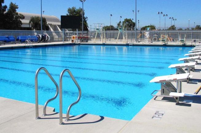 The Falcon men's water polo team split their first two games of the season