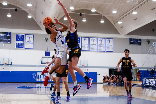 Jalen Shores goes up for two of his 18 points against Santiago Canyon College
