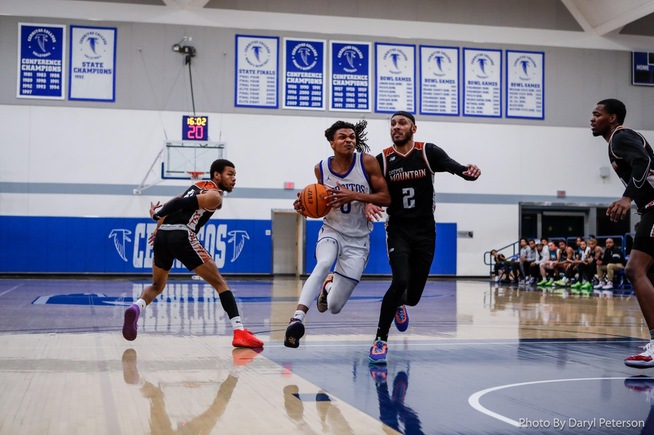 Gorden Boykins drives for two of his 20 points on the night