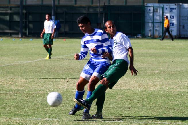 Jose Rivera (15) had the best scoring chance in the team's 0-0 draw against Golden West.